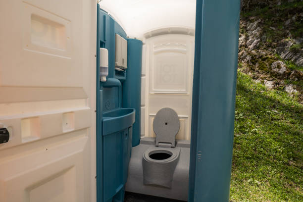 Best Portable restroom trailer rental  in Albion, MI
